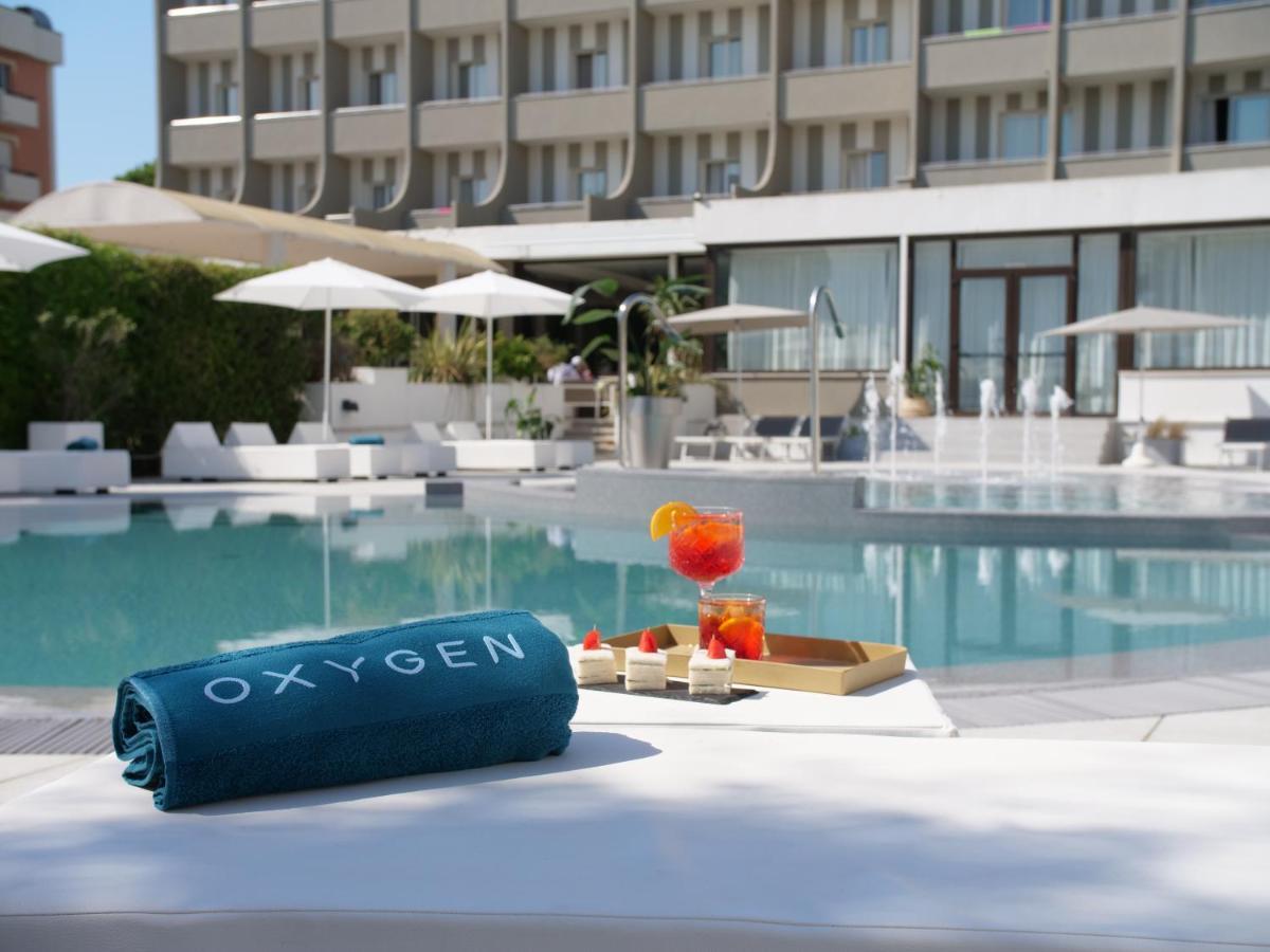 Oxygen Lifestyle Hotel Viserbella di Rimini Buitenkant foto